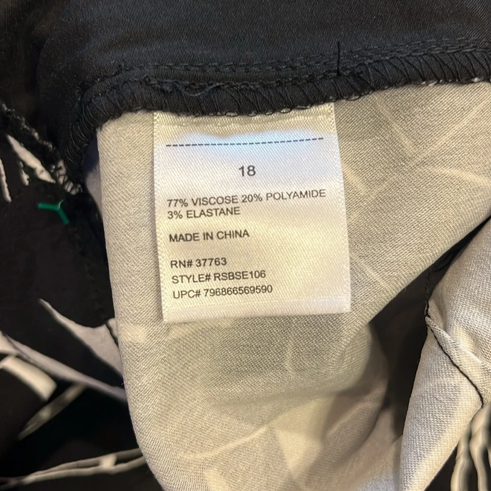 Rafaella Stretch Short Black and White - Picture 6 of 6